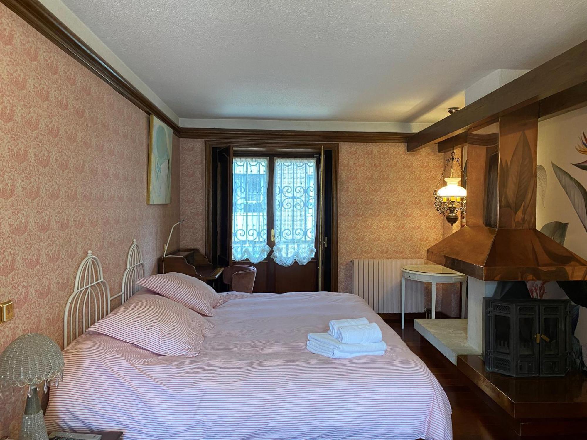Apartamentos Maria Luisa Burgo Extérieur photo